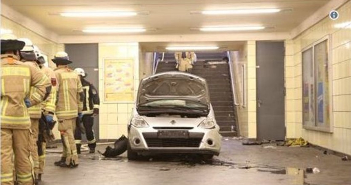 Μπούκαρε με το αμάξι του στο μετρό του Βερολίνου και τραυμάτισε έξι άτομα
