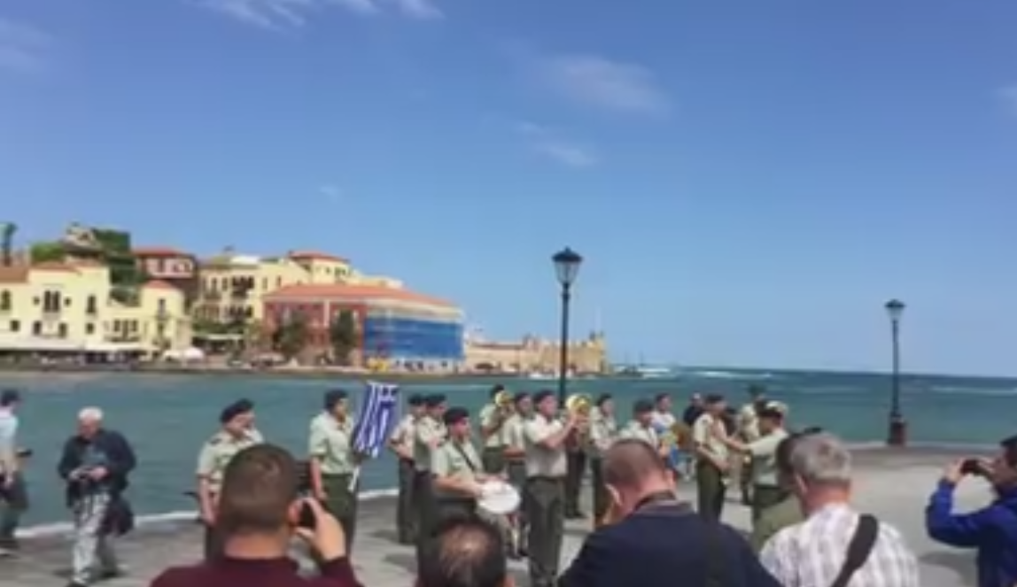Χανιά: Η μπάντα της 5ης μεραρχίας στο Ενετικό Λιμάνι στα Χανιά (Βίντεο)