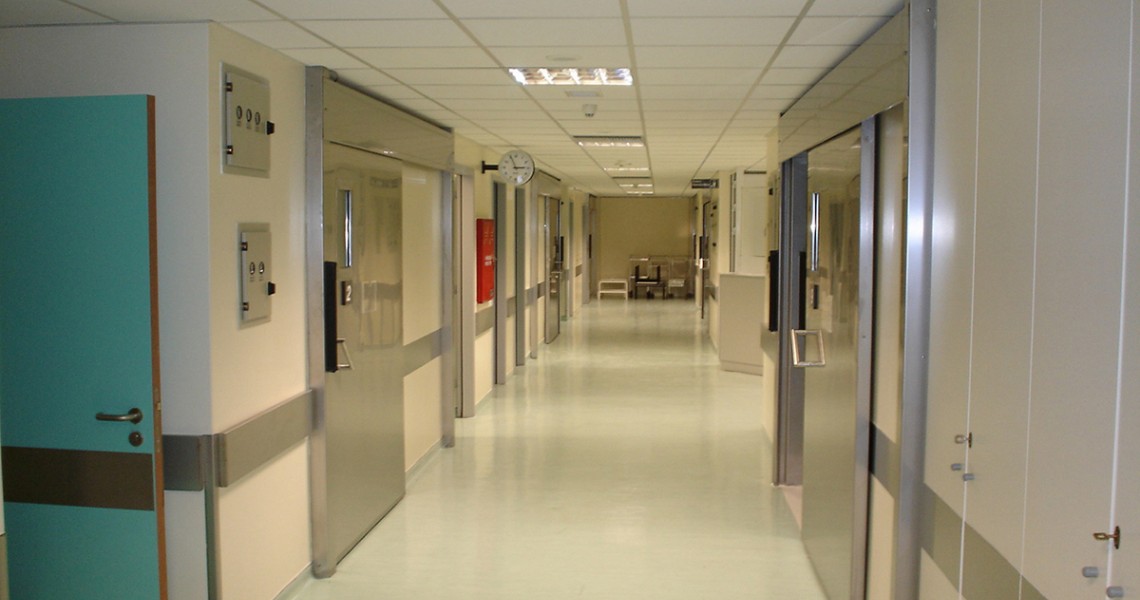 Νοσηλευτής καταδικάστηκε σε 15ετή κάθειρξη για ασέλγεια σε νεαρή ασθενή