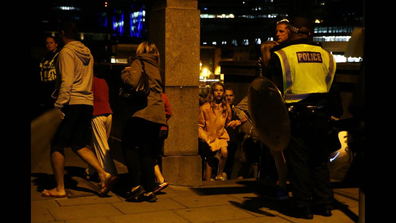 Οι Λονδρέζοι προσπάθησαν να αντιμετωπίσουν τους δράστες των επιθέσεων