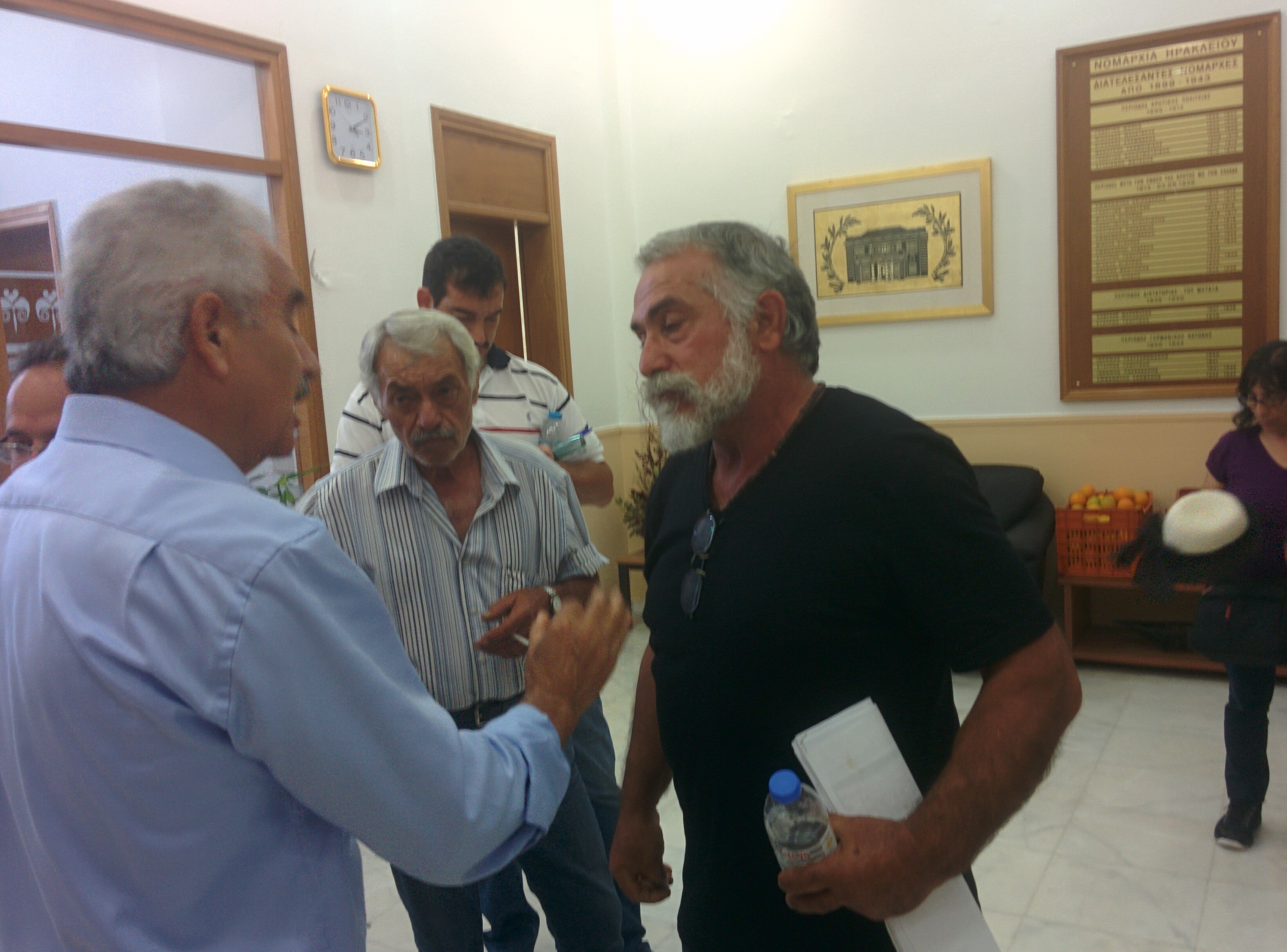 Παρέμβαση των αγροτών στο Περιφερειακό Συμβούλιο Κρήτης
