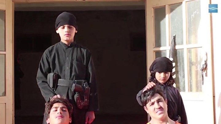 Βίντεο-προπαγάνδα από τον ISIS: Παιδιά εκτελούν εν ψυχρώ αιχμαλώτους