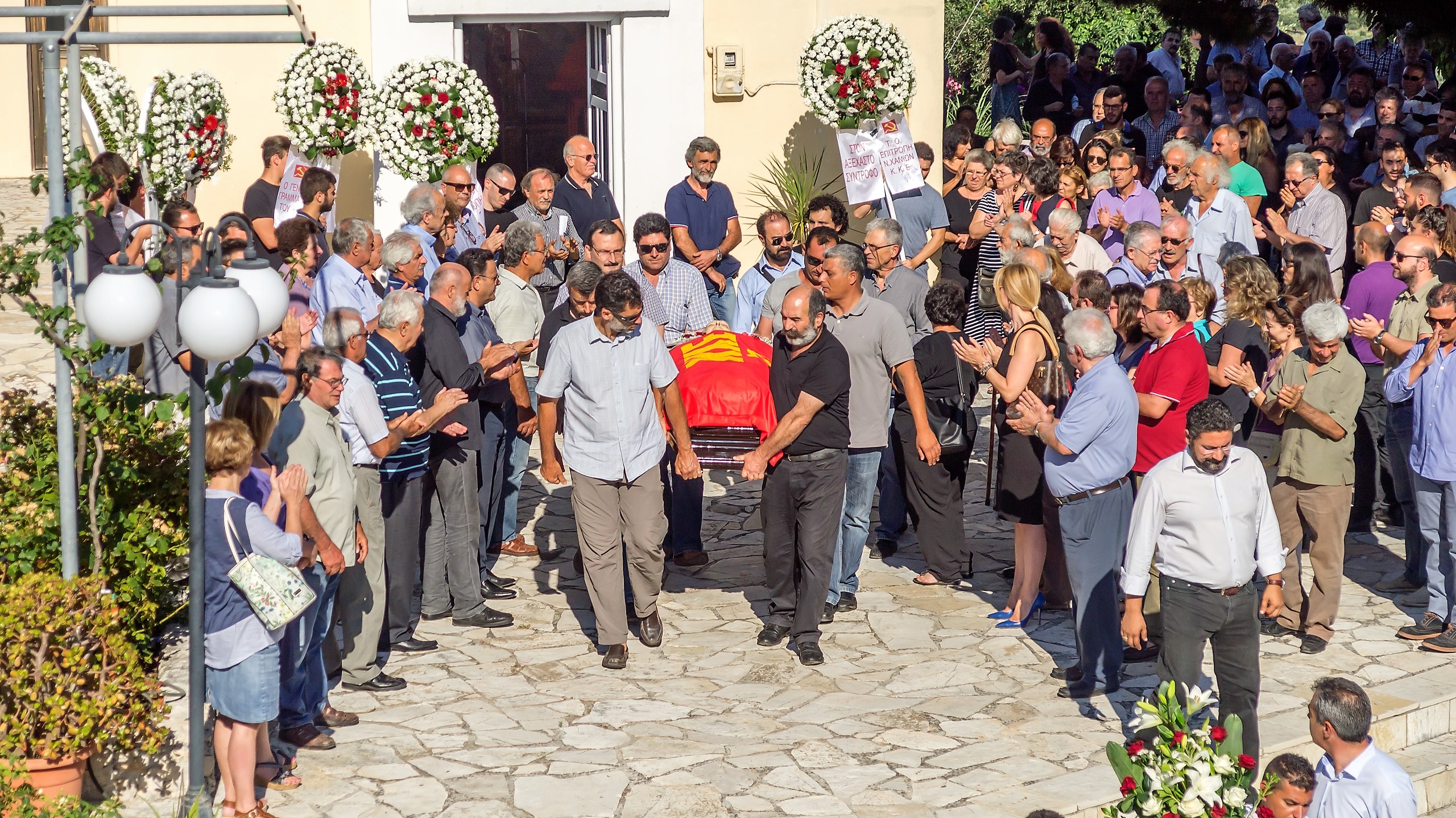 Πλήθος κόσμου στην κηδεία του αγωνιστή Λευτέρη Ηλιάκη στον Αποκόρωνα