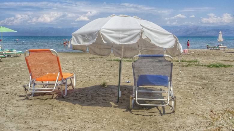 Οι μισοί Έλληνες δεν μπορούν να πάνε διακοπές ούτε για 1 εβδομάδα τον χρόνο