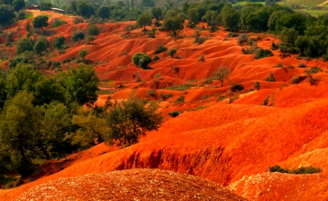 Ένα απόκοσμο κόκκινο τοπίο στην Ελλάδα!