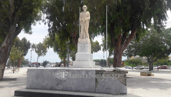 Έσπασαν μάρμαρα στο μνημείο Άγνωστου Στρατιώτη στο Ηράκλειο (φωτο)