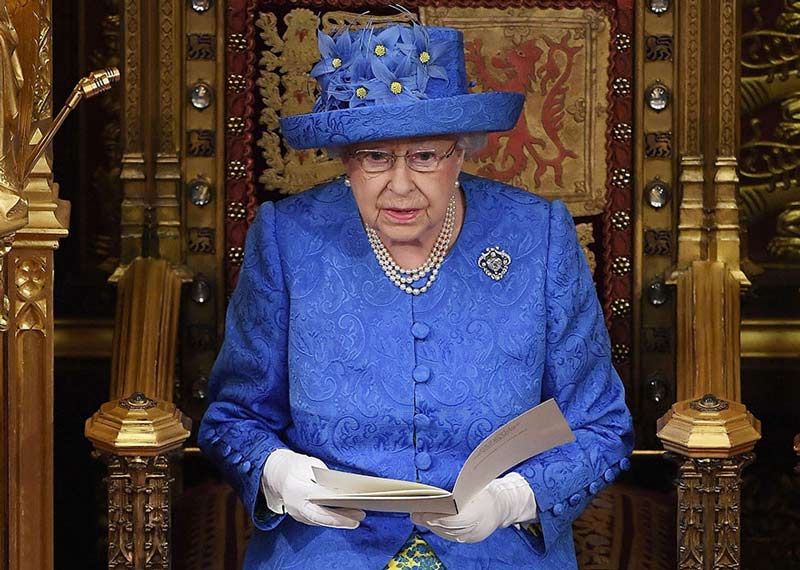 Απίθανο τρολάρισμα από τη βασίλισσα Ελισάβετ με αφορμή το Brexit!