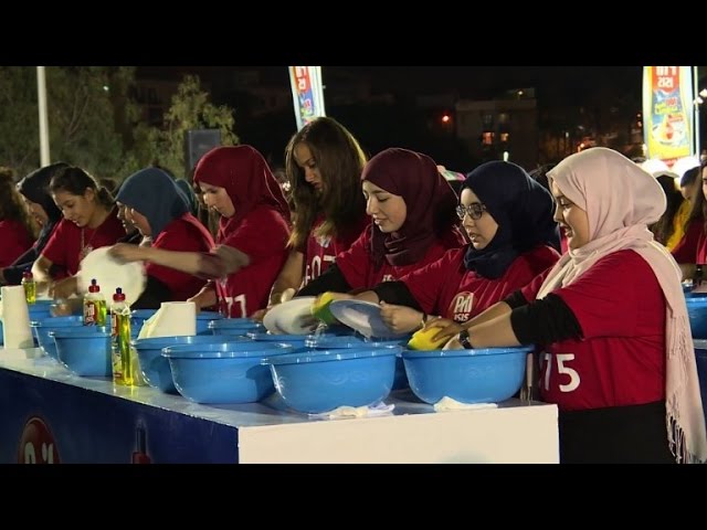 Ρεκόρ Γκίνες από 412 Αλγερινές που έπλυναν πιάτα ταυτόχρονα