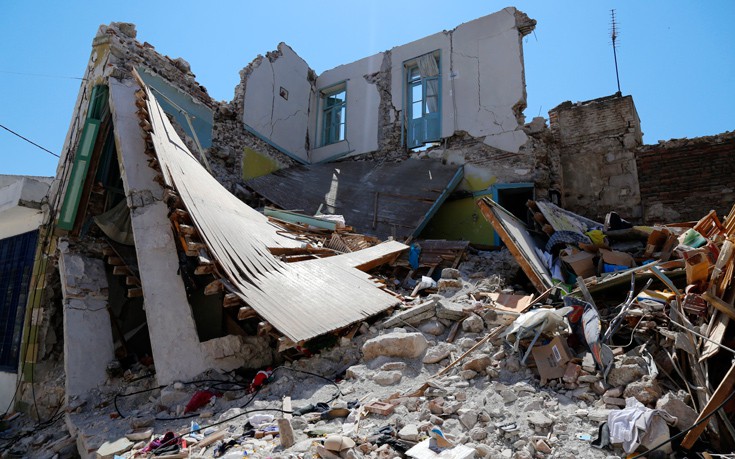 Κηδεύτηκε στην Βρίσα η άτυχη γυναίκα που έχασε τη ζωή της στον σεισμό