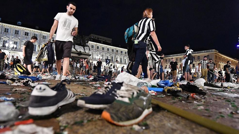 Έφτασαν τους 1400 οι τραυματίες στο Τορίνο, οκτώ σε σοβαρή κατάσταση