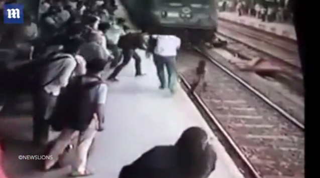 Σοκαριστικό βίντεο! Τρένο χτύπησε 19χρονη και βγήκε ζωντανή!