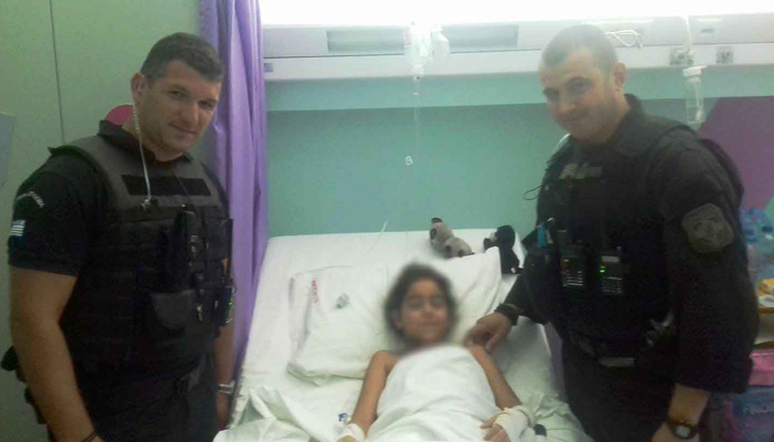 Αστυνομικοί έσωσαν 8χρονο κοριτσάκι ρισκάροντας την ζωή τους