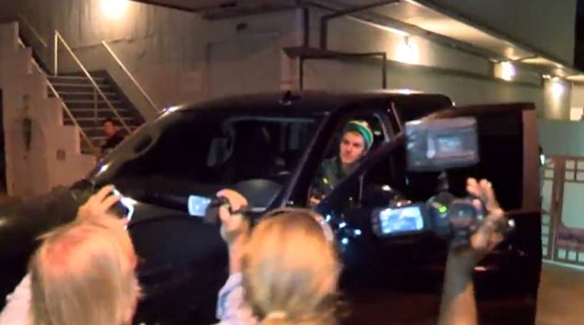 Ο Justin Bieber χτύπησε φωτογράφο με το αυτοκίνητό του!