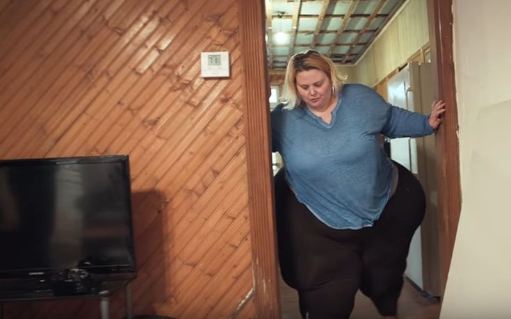Η γυναίκα που ζυγίζει 245 κιλά & θέλει να κάνει τεράστιους γοφούς (βίντεο)