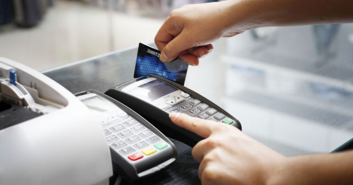 Πώς θα κληρώνονται μηνιαία 1000€ σε φορολογούμενους που πληρώνουν με κάρτα