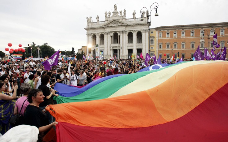 Οργή για Ιταλό ξενοδόχο που λέει: Δεν δεχόμαστε γκέι και ζώα