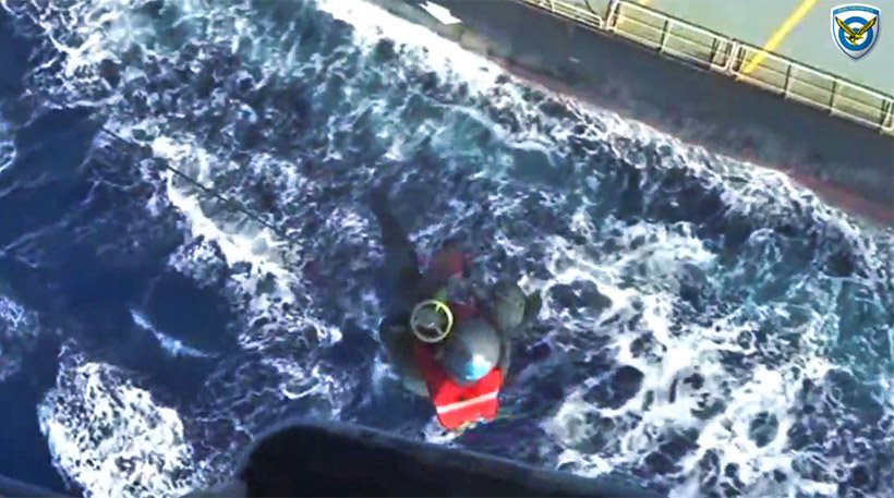 Εντυπωσιακό βίντεο: Super Puma παίρνει τραυματία από πλοίο