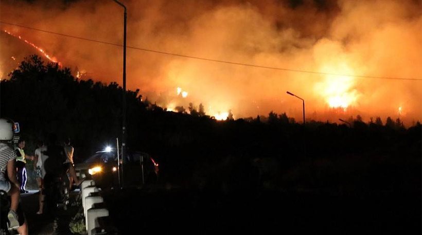 Μεγάλη φωτιά στην Κεφαλονιά: Οι πυροσβέστες έσωσαν τα σπίτια
