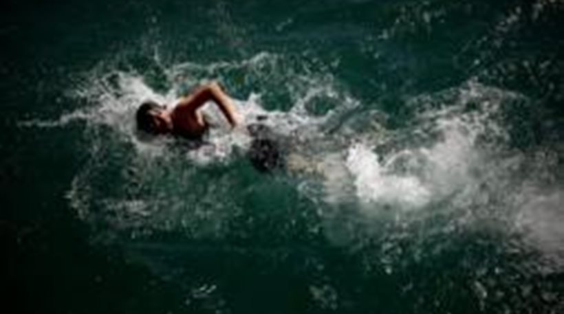 Ένας 35χρονος Αφγανός προσπάθησε να φύγει από τη Χίο κολυμπώντας!