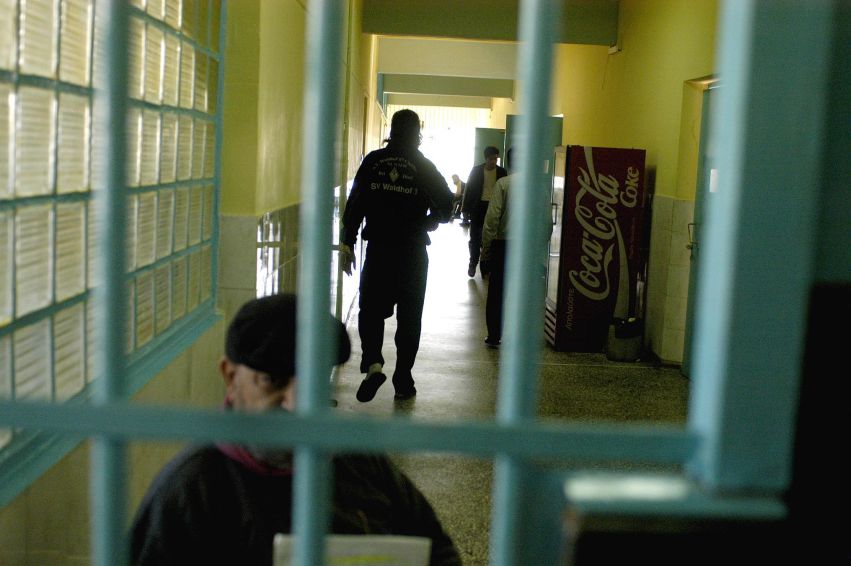 Σκηνές φρίκης πίσω από τα κάγκελα για σωφρονιστικό υπάλληλο στην Κρήτη