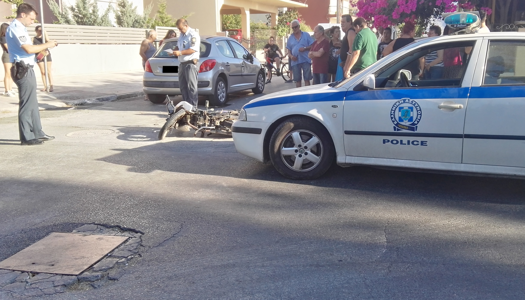 Χανιά: Σύγκρουση αυτοκινήτου με δίκυκλο – Τραυματίστηκε ένας άνδρας (φωτό)