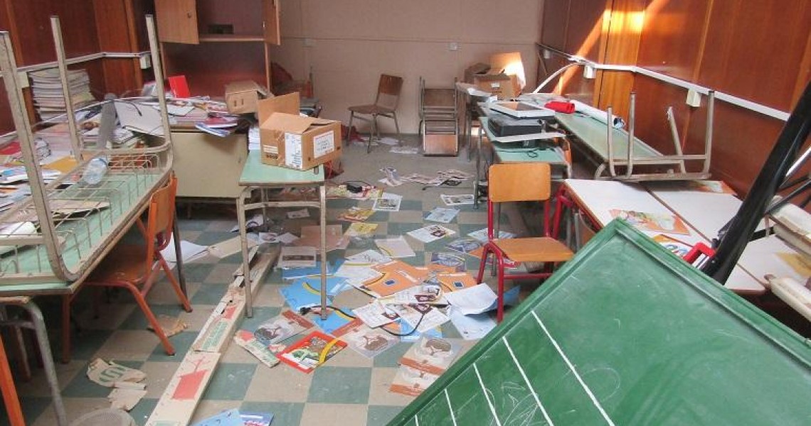 Εικόνες σοκ στο Αγρίνιο: Βάνδαλοι κατέστρεψαν σχολείο που φοιτούν Ρομά