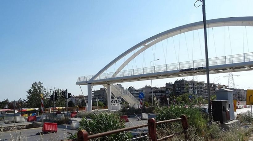 Θεσσαλονίκη: 22χρονος βρέθηκε κρεμασμένος σε πεζογέφυρα