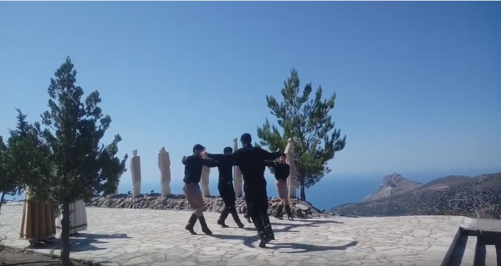 Χόρεψαν τον βουβό πεντοζάλη του πένθους στην Βιάννο (βίντεο)