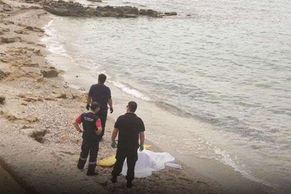 Γυναίκα ανασύρθηκε χωρίς τις αισθήσεις της απο παραλία της Κρήτης