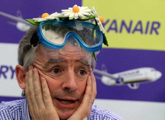 Ryanair: Χρυσάφι στα πόδια των πιλότων για να γλυτώσει το φιάσκο