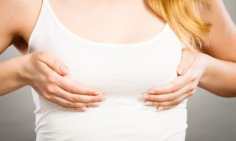 Χαλάρωση στήθους: Πώς θα την αντιμετωπίσετε χωρίς νυστέρι