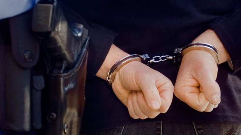 Χειροπέδες σε 24χρονο – Εκκρεμούσε σε βάρος του ένταλμα σύλληψης