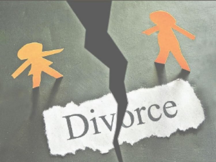 Για να πάρεις διαζύγιο πρέπει να αποτύχεις στις εξετάσεις…