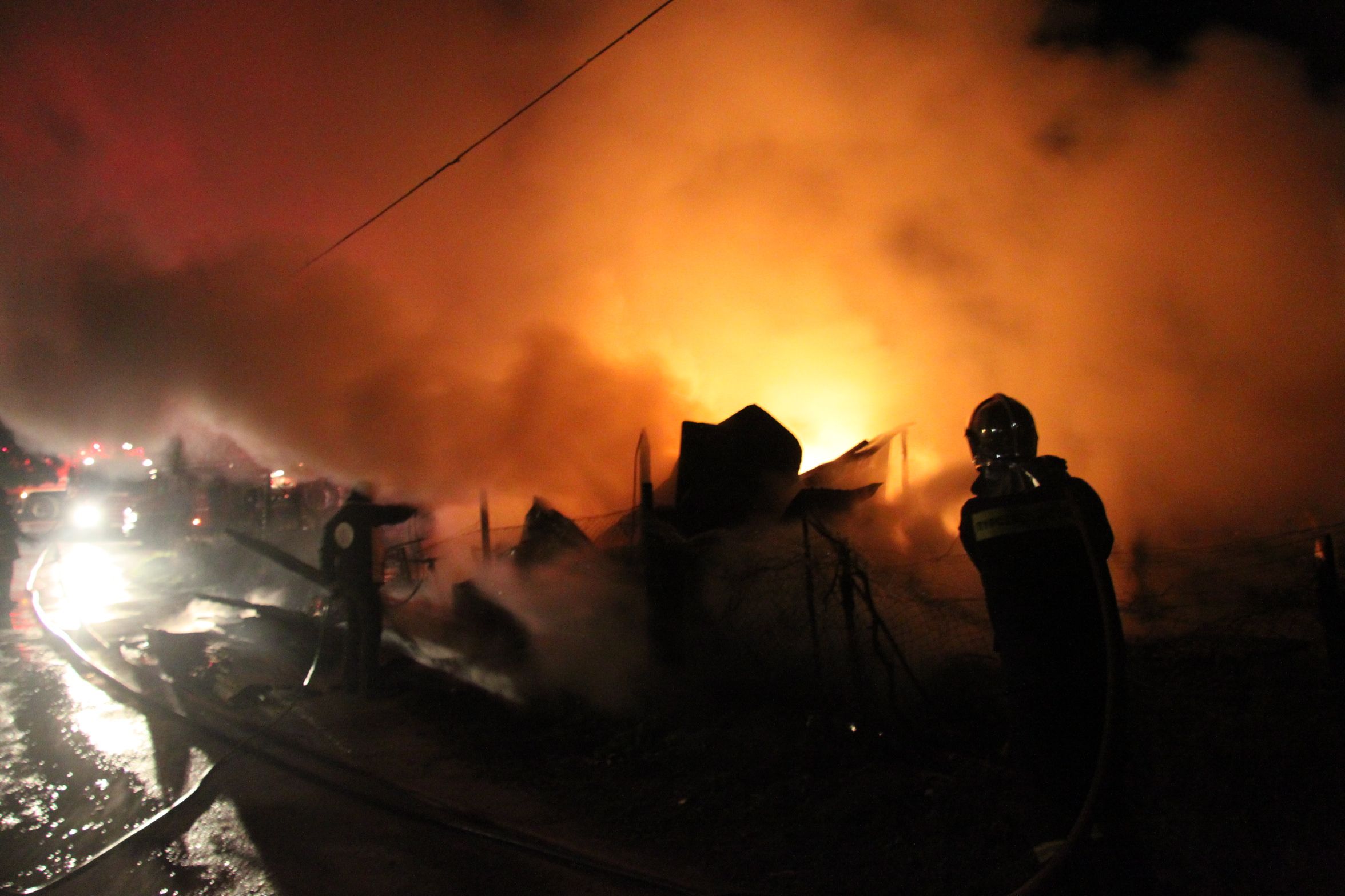Μεγάλη πυρκαγιά σε ποιμνιοστάσιο στο Ηράκλειο