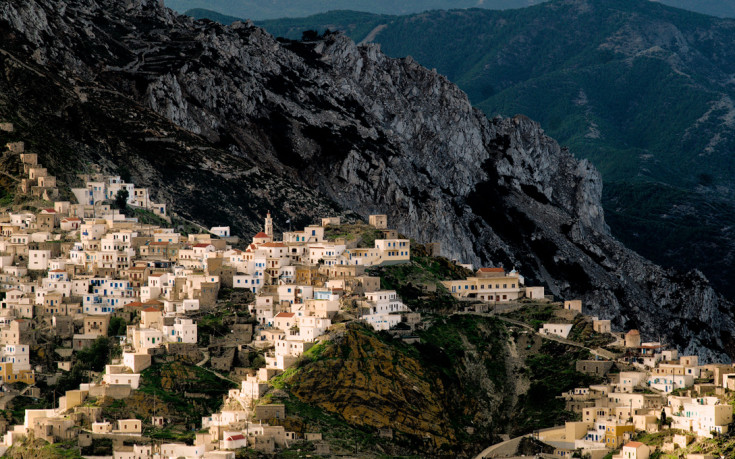 Το ορεινό χωριό της Καρπάθου όπου ο χρόνος μοιάζει να έχει σταματήσει
