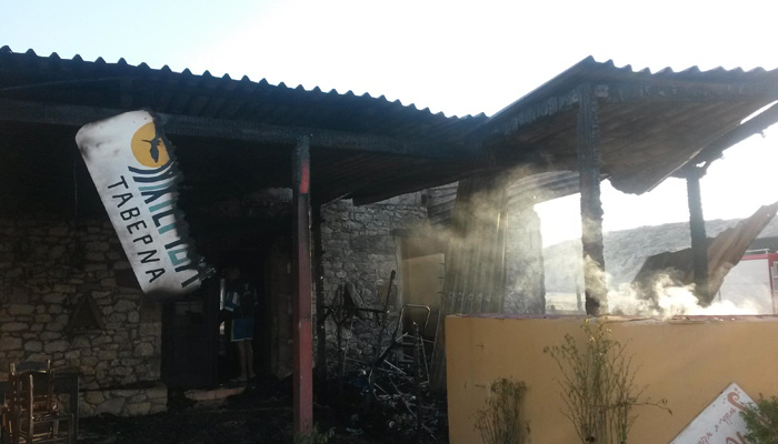 Καταστροφική πυρκαγια σε επιχείρηση στην Γαύδο (φωτο – βίντεο)