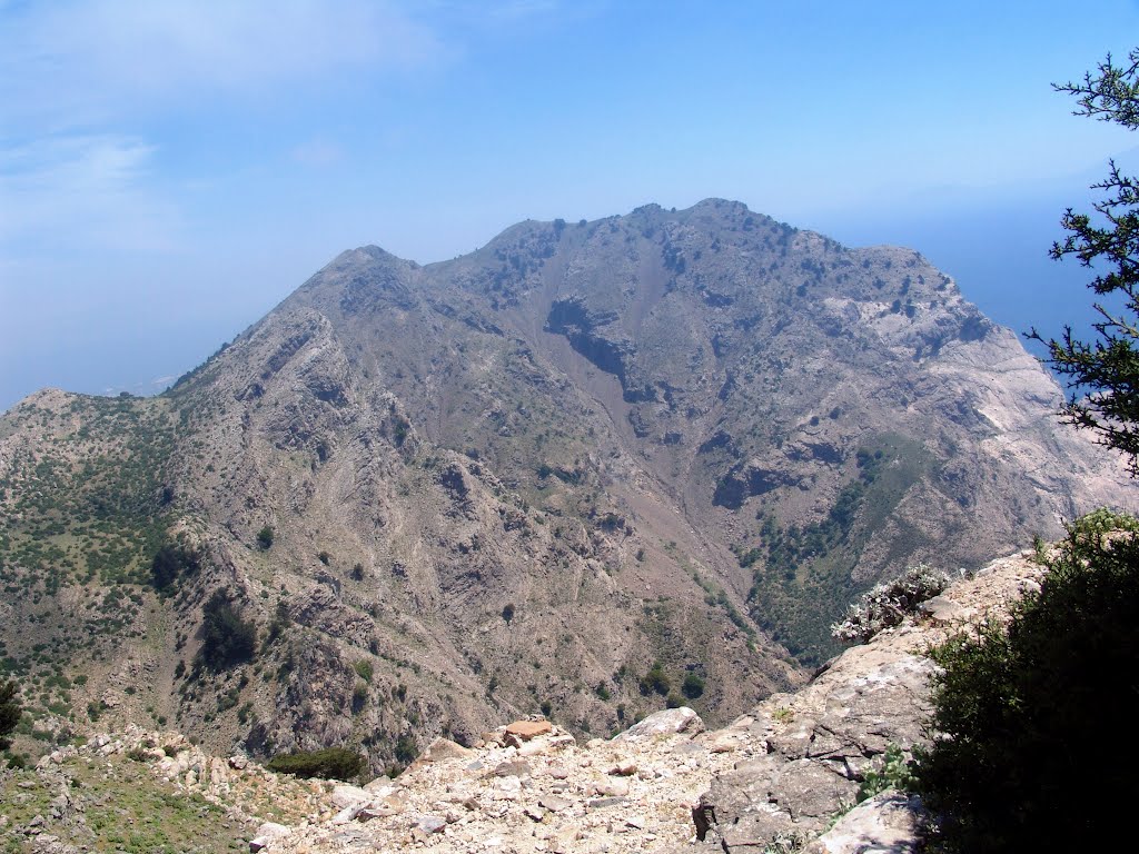 Ο Ορειβατικός από τα Περιβόλια στην κορυφή Άγιος Δίκαιος