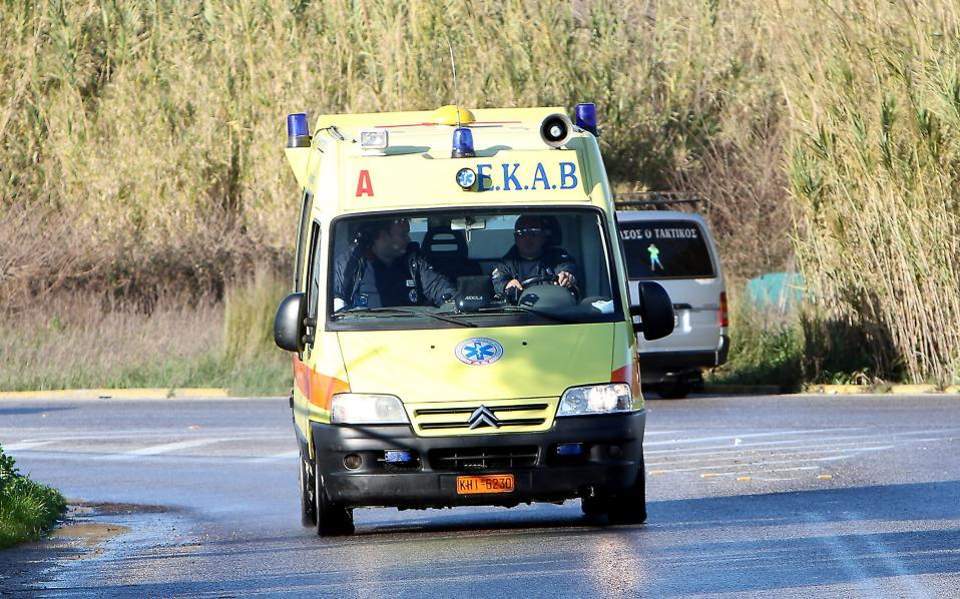 Σφοδρή σύγκρουση αυτοκινήτου με δίκυκλο στο δρόμο της Ελούντας
