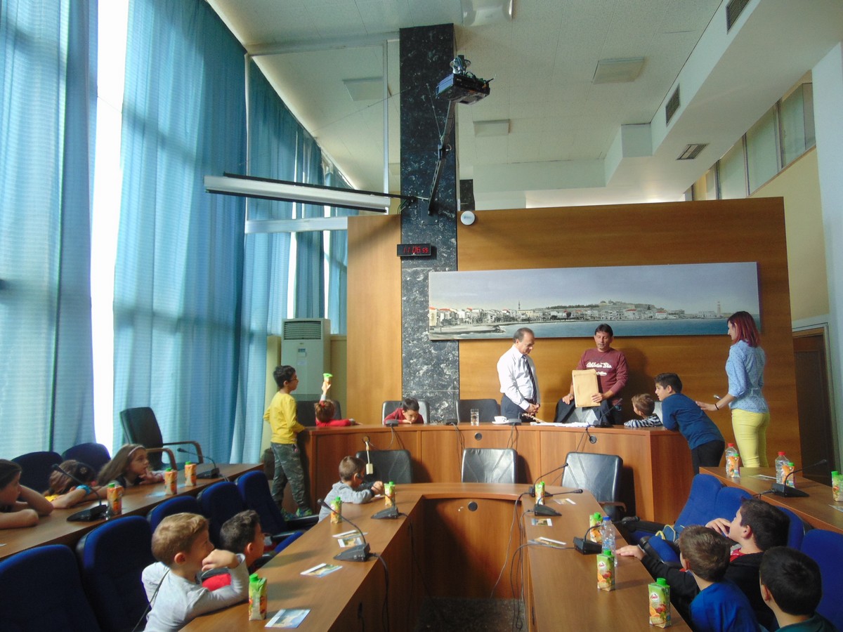 Επίσκεψη μαθητών 9ου  δημοτικού Σχολείου στο Δήμαρχο Ρεθύμνης