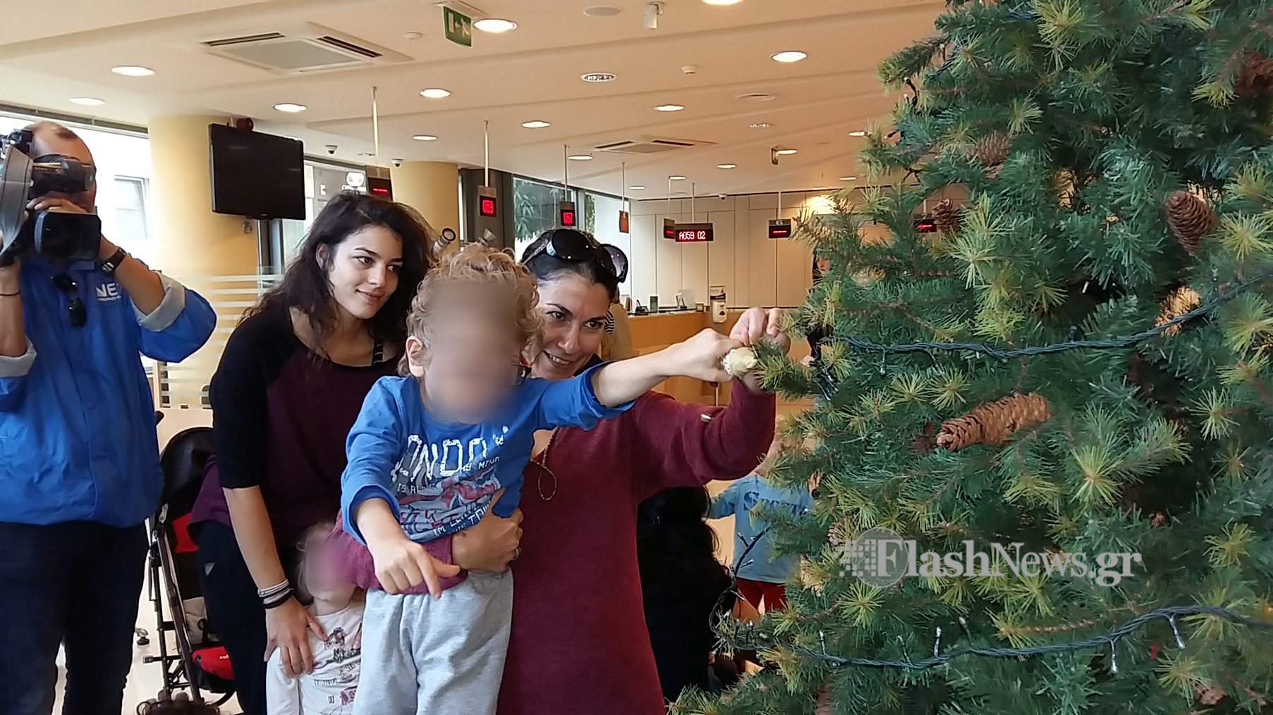 “Μύρισε Χριστούγεννα” στην Τράπεζα Χανίων χάρις στα παιδιά της ΕΛΕΠΑΠ