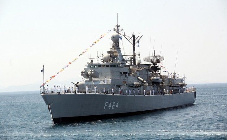 Προσάραξε η φρεγάτα του Πολεμικού Ναυτικού «Κανάρης» στη νησίδα Αταλάντη