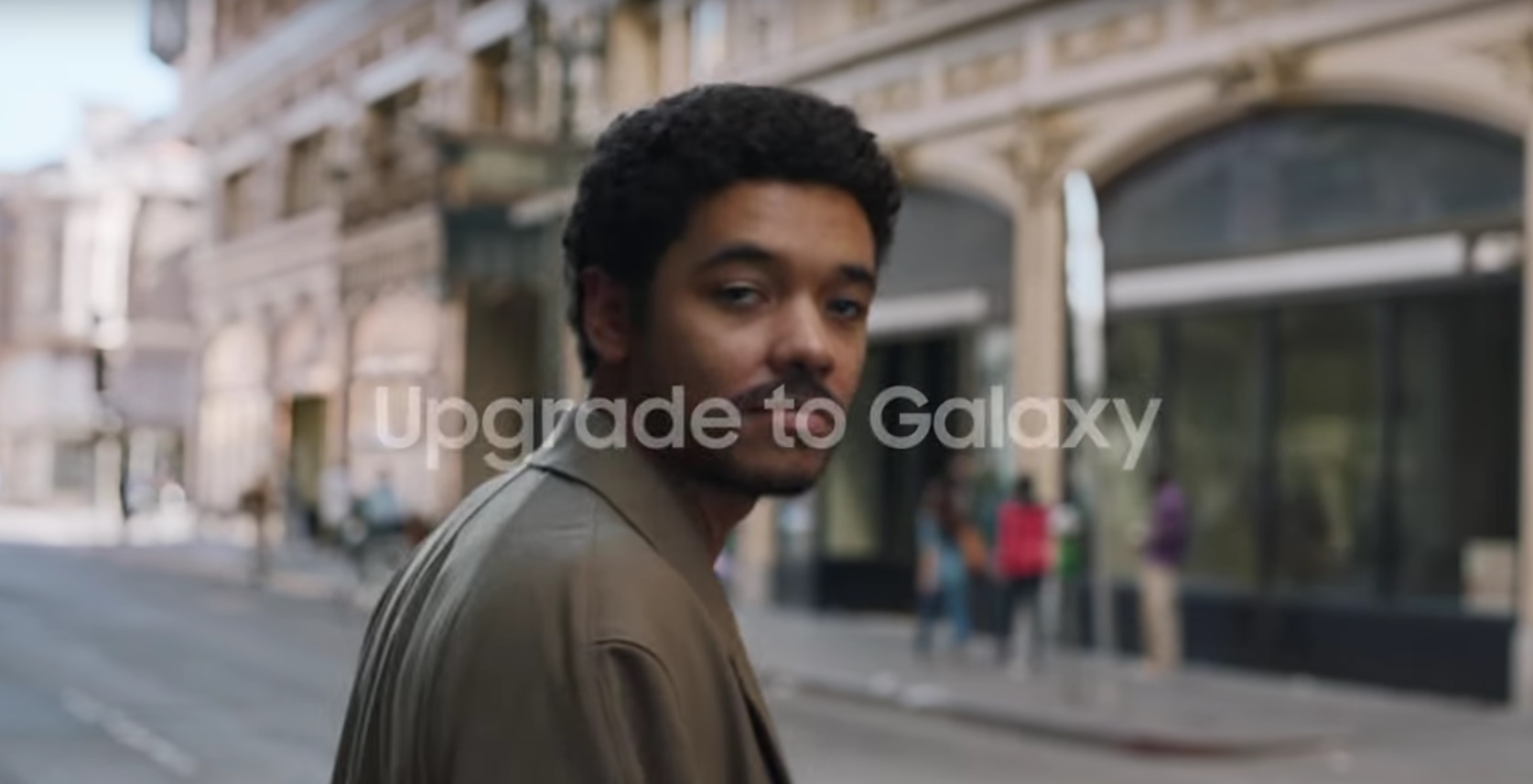 Η Samsung τρολάρει κάθε γενιά του iPhone με το νέο της διαφημιστικό