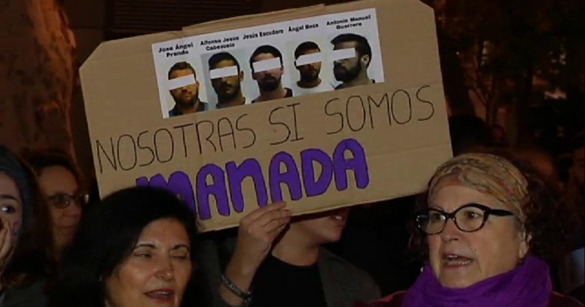 Η Ισπανία παρακολουθεί σοκαρισμένη δίκη για ομαδικό βιασμό