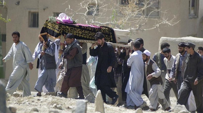Καμικάζι ανατινάχτηκε σε κηδεία -Τουλάχιστον 12 νεκροί
