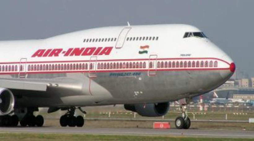 Υπάλληλος και επιβάτης της Air India πλακώθηκαν στα χαστούκια