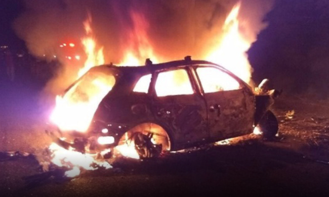 Ηράκλειο: Aυτοκίνητο πήρε φωτιά εν κινήσει