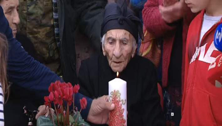 Κύπρος: Η γιαγιά Ελένη γιόρτασε τα 103 της χρόνια – Εχει 47 τρισέγγονα