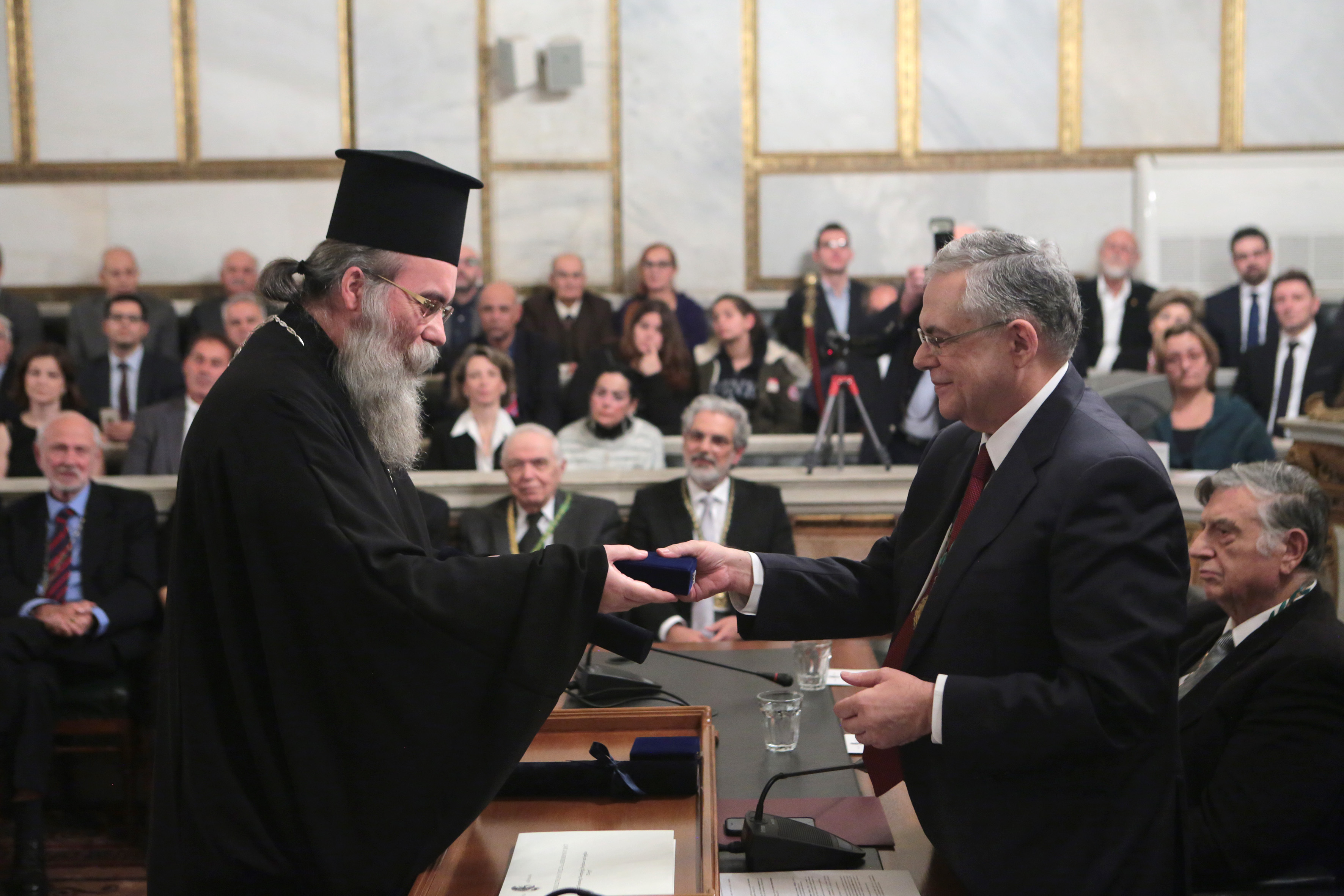 Κορυφαία τιμητική διάκριση στην Ορθόδοξο Ακαδημία Κρήτης