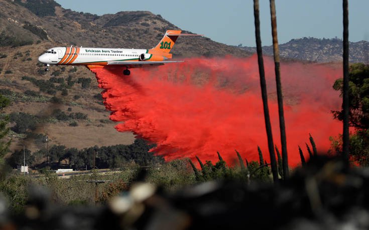Τι είναι αυτό το «κόκκινο νερό» που ρίχνουν τα αεροπλάνα στις φωτιές