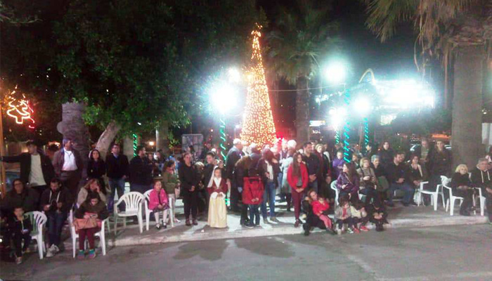 «Άναψαν» το χριστουγεννιάτικο δέντρο στην Σούδα (φωτο)